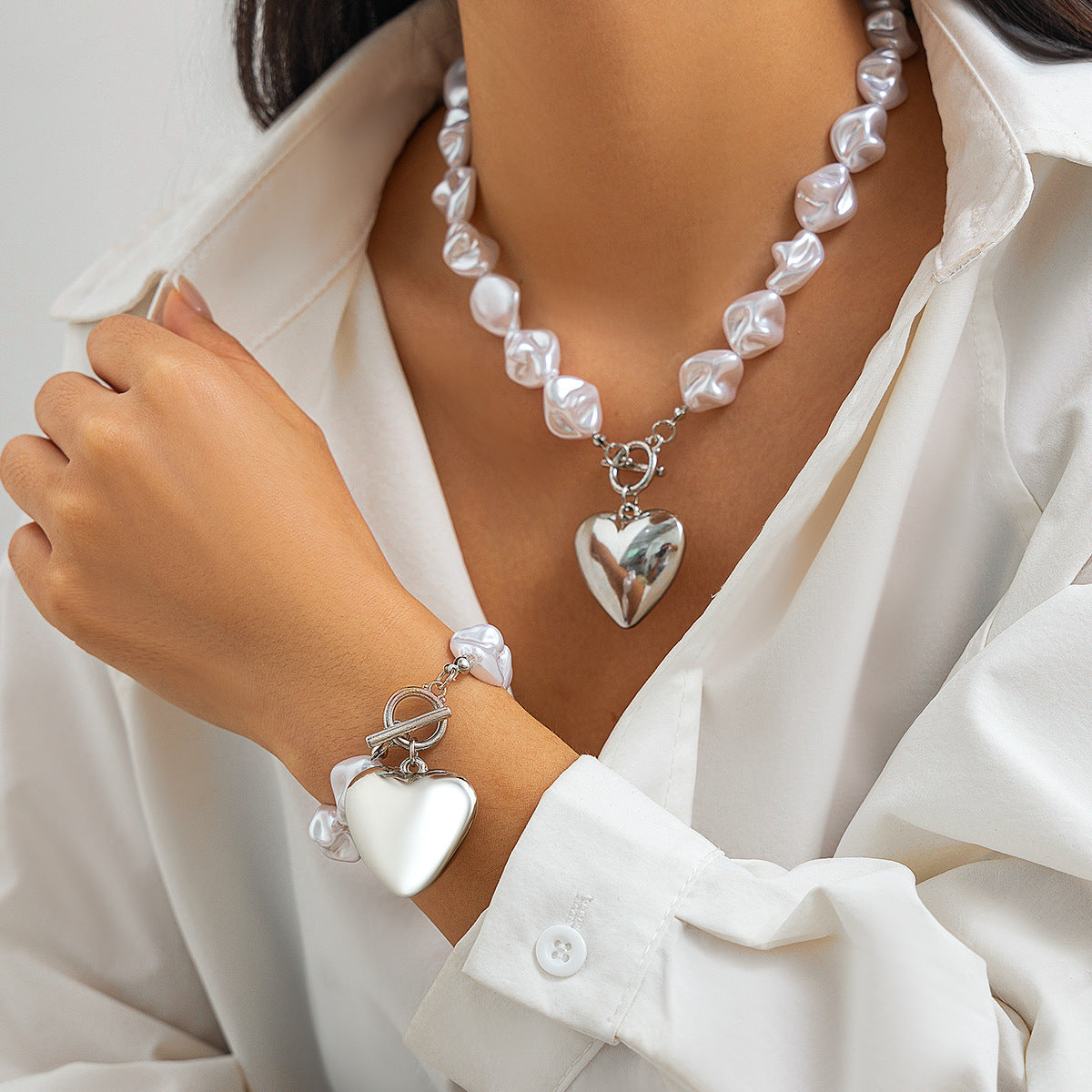 Fashionable heart-shaped hollow pendant collarbone chain simple flat bead pearl necklace set - V.I.P Digital Presence