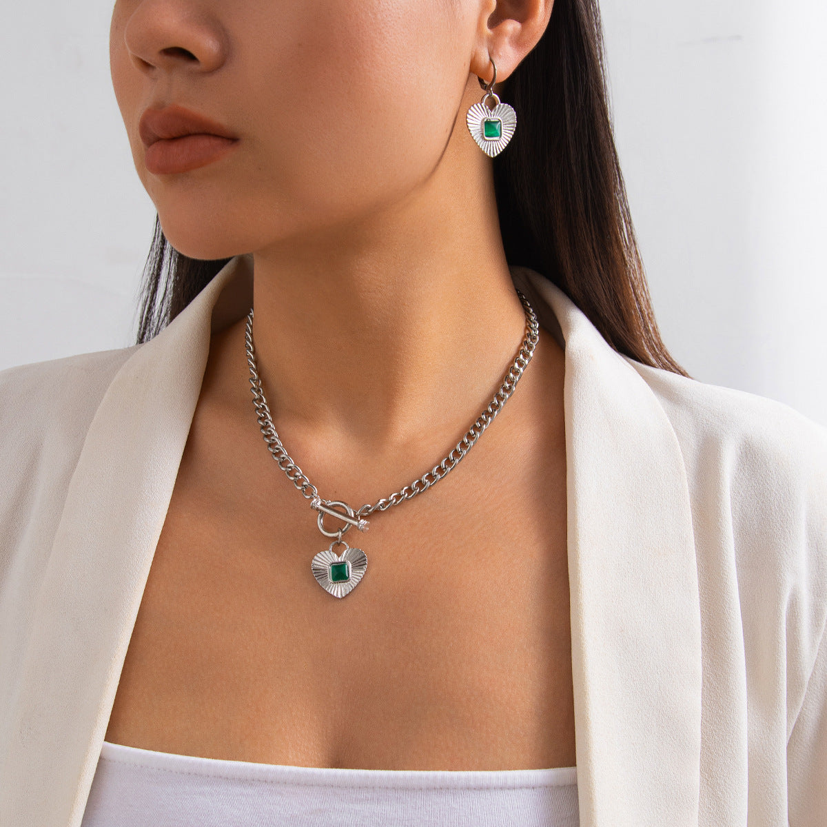 Fashionable diamond studded heart-shaped pendant necklace with a light luxury style and metallic feel, Necklace set - V.I.P Digital Presence