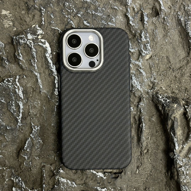 Adecuado para iPhone 15 ProMax, funda rígida magnética con patrón de Kevlar, funda protectora anticaídas con patrón de fibra de carbono 14