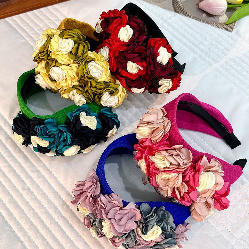 Fashionable design with three-dimensional flower headbands on the side - V.I.P Digital Presence