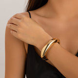 Fashionable pleated concave pearl bracelet with light luxury and metallic feel Bracelet wide face - V.I.P Digital Presence