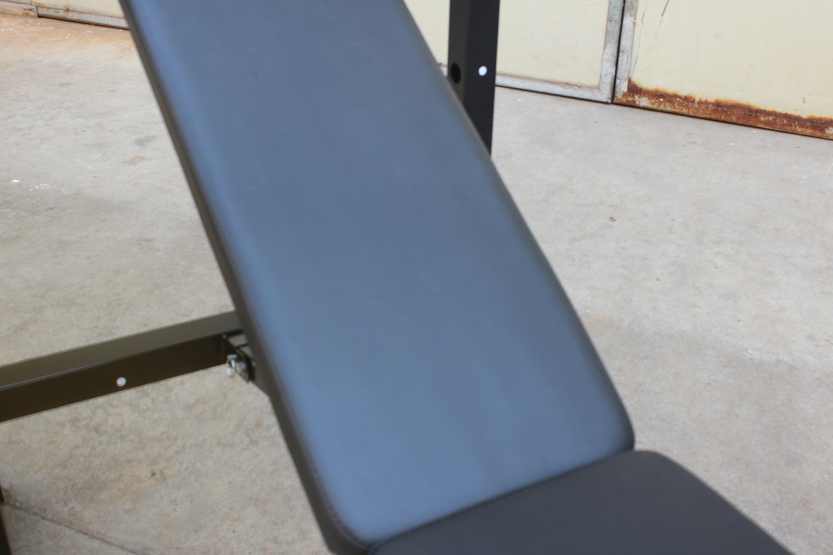 Banco de pesas olímpico con set de press de banca con soporte para sentadillas y banco para entrenamiento de cuerpo completo en el gimnasio en casa