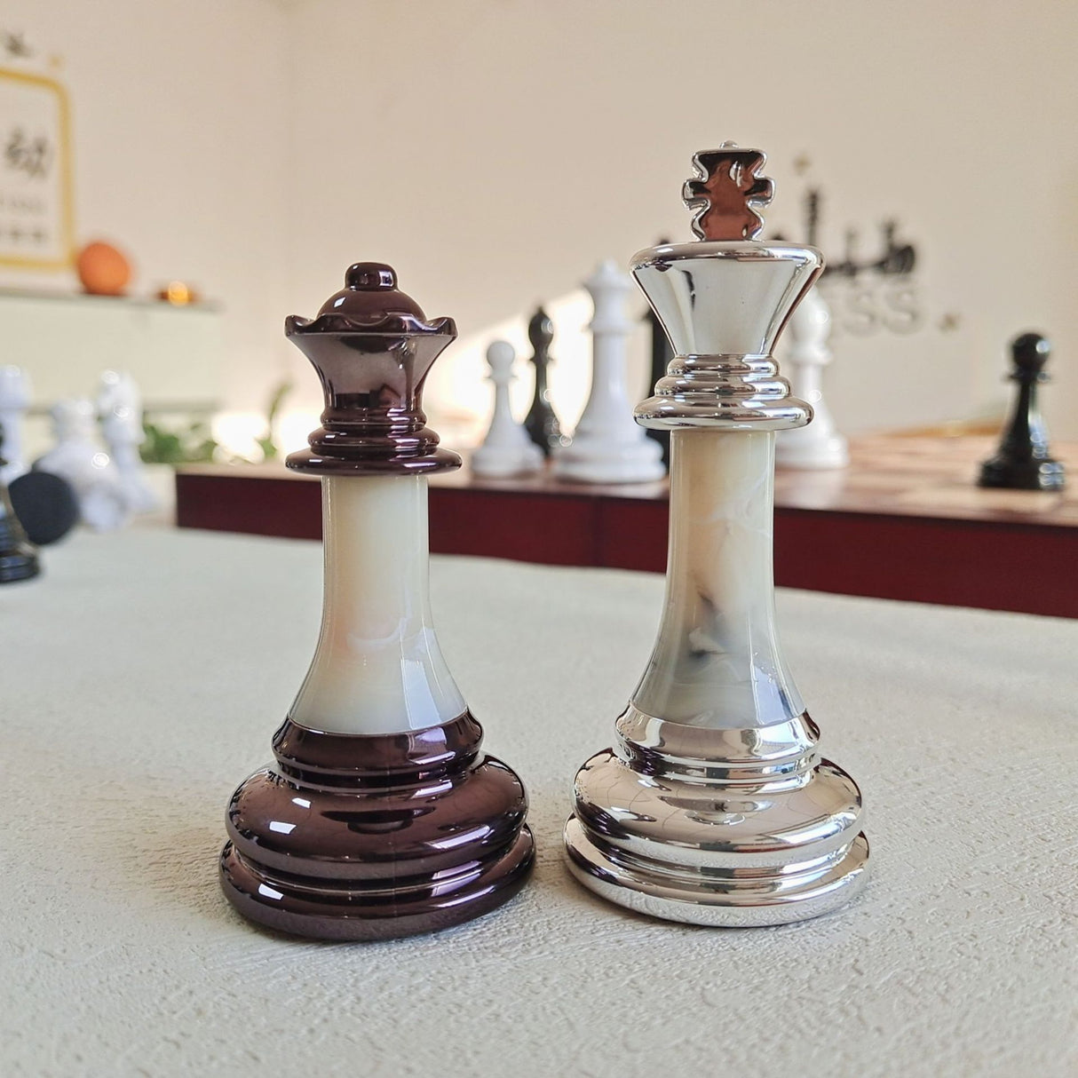 Chess pieces wooden chessboard pieces wooden chess pieces backboard chess pieces - V.I.P Digital Presence
