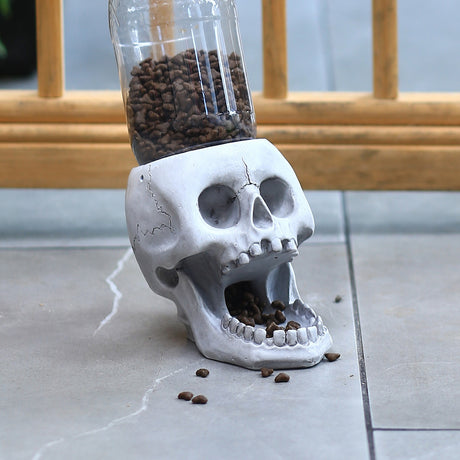 The resin three-dimensional skull feeder base can hang an automatic animal feeder - V.I.P Digital Presence