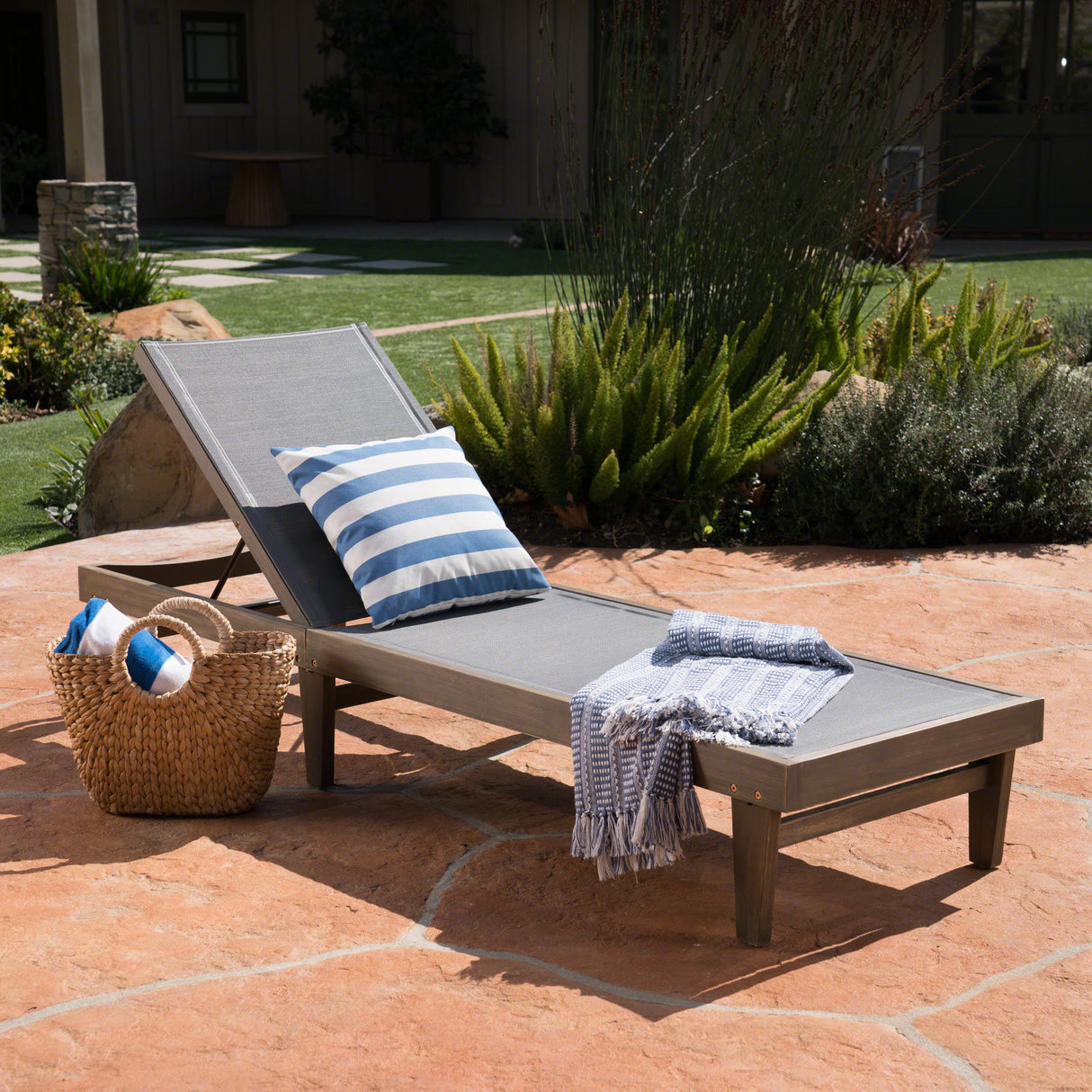 SUMMERLAND CHAISE LOUNGE - DARK GREY MESH - V.I.P Digital Presence