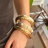 Fashionable pleated concave pearl bracelet with light luxury and metallic feel Bracelet wide face - V.I.P Digital Presence