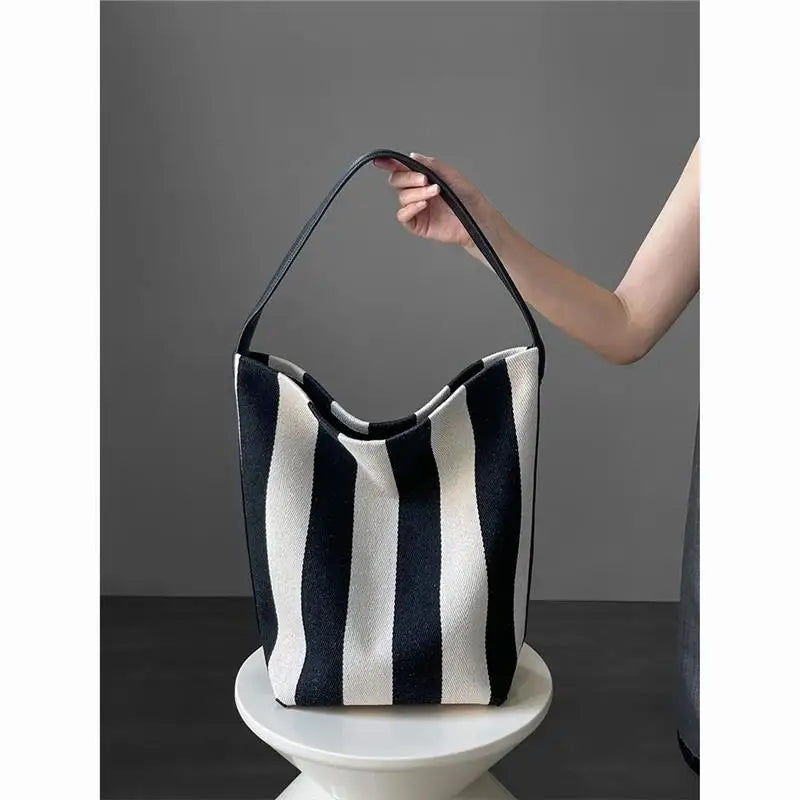 Black and white contrasting wide shoulder strap women's bag large capacity tote bag bucket bag - V.I.P Digital Presence