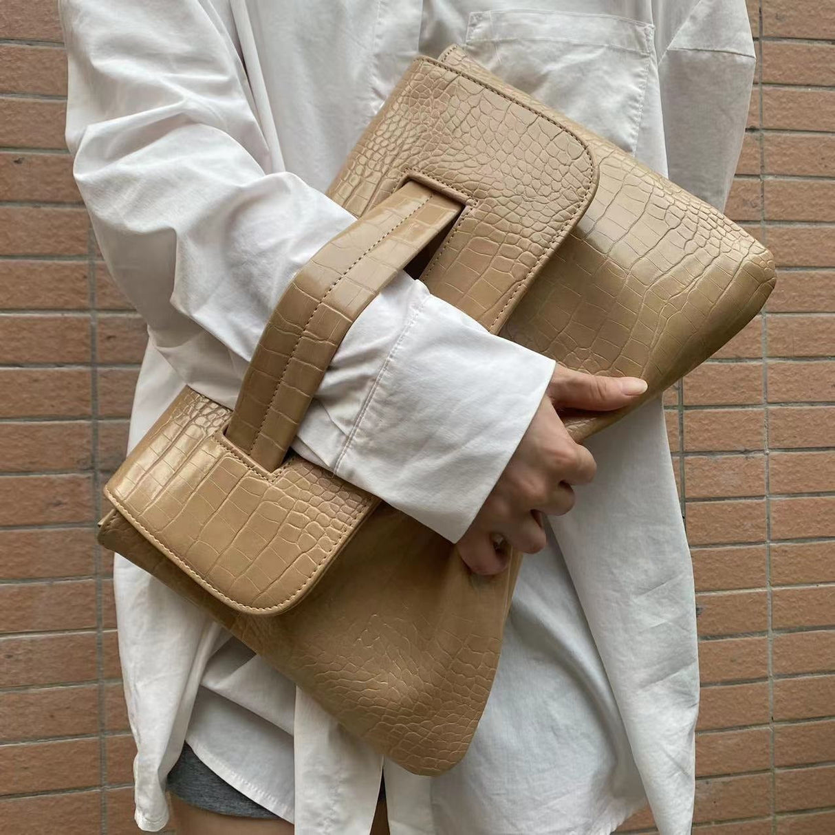 Crocodile patterned carrying bag with sleeve, large capacity file bag, storage bag, official document bag - V.I.P Digital Presence