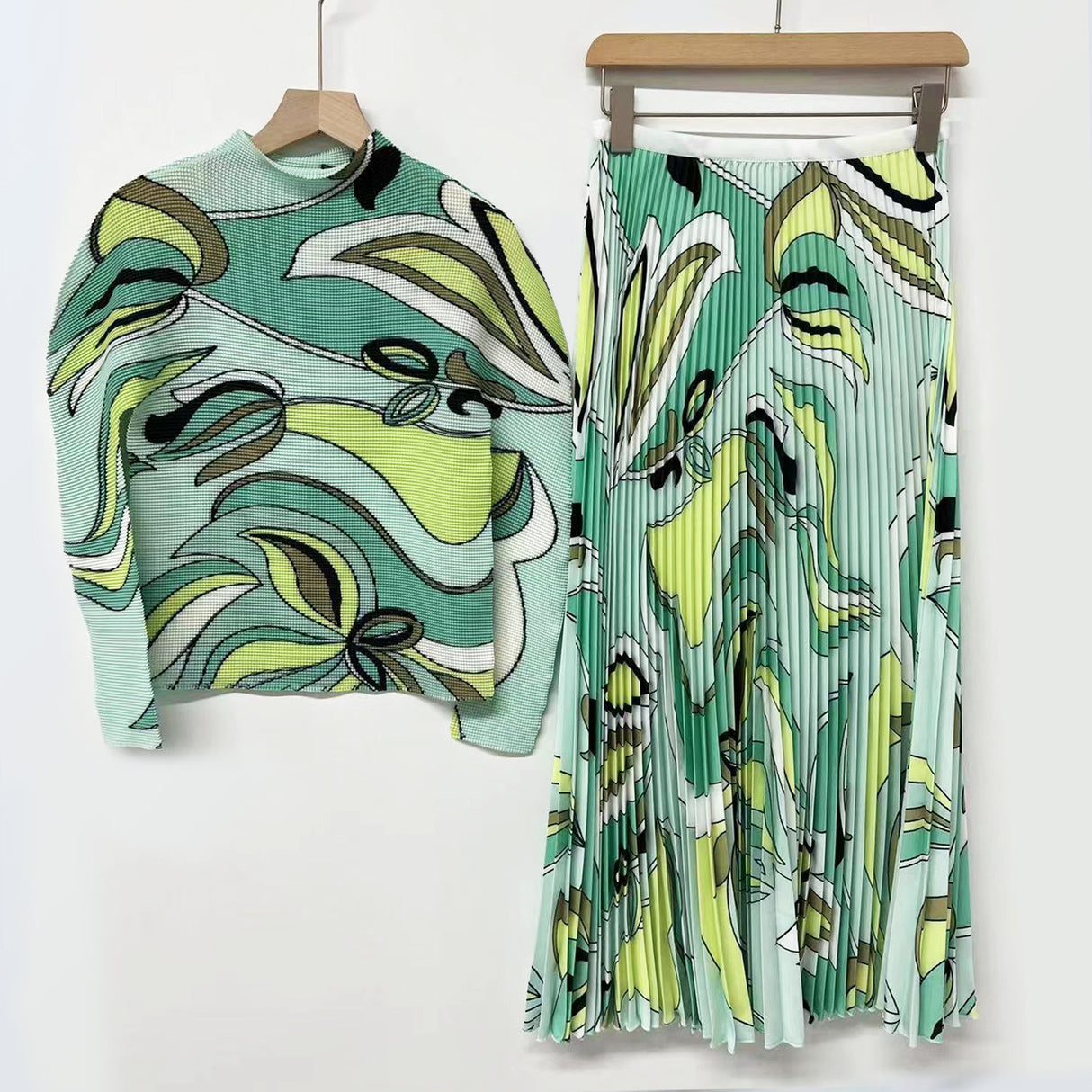 Fashion suit women's pleated two-piece set - V.I.P Digital Presence