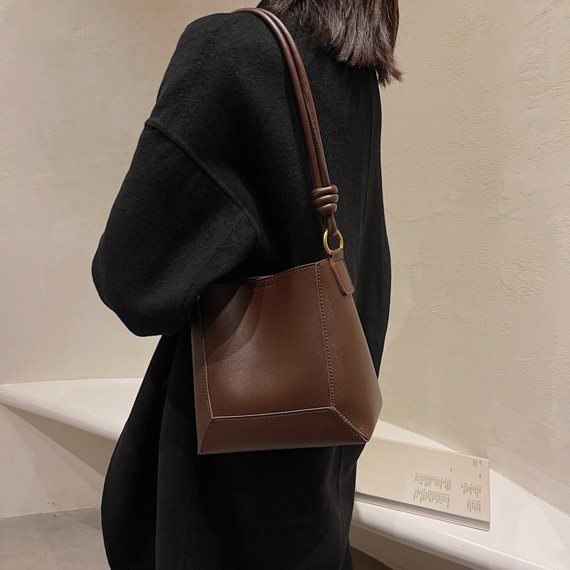 Fashionable Large Capacity Simple One Shoulder Crossbody Bag Retro Texture Bucket Bag Women's Bag - V.I.P Digital Presence