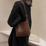 Fashionable Large Capacity Simple One Shoulder Crossbody Bag Retro Texture Bucket Bag Women's Bag - V.I.P Digital Presence
