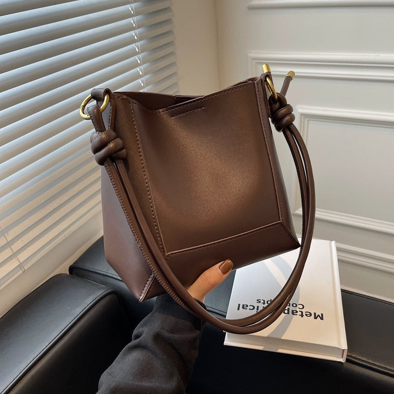 Fashionable Large Capacity Simple One Shoulder Crossbody Bag Retro Texture Bucket Bag Women's Bag - V.I.P Digital Presence