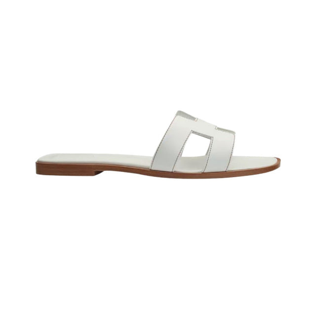 Flat bottomed beach sandals are fashionable casual lightweight and can be worn as a single drag - V.I.P Digital Presence