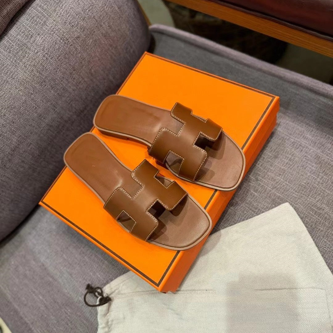 Flat bottomed beach sandals are fashionable casual lightweight and can be worn as a single drag - V.I.P Digital Presence