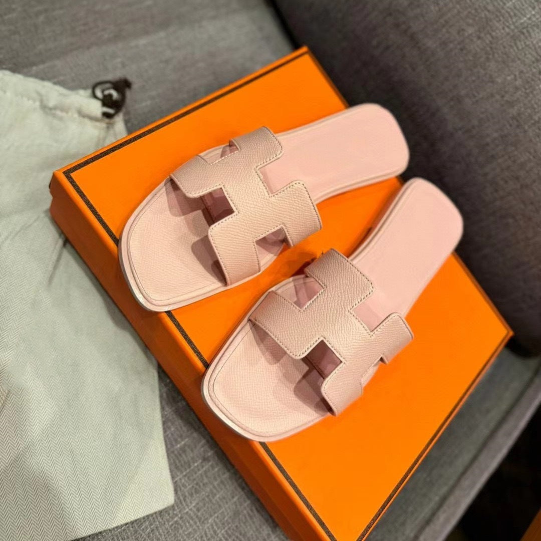 Flat bottomed beach sandals are fashionable casual lightweight and can be worn as a single drag - V.I.P Digital Presence