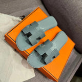 Flat bottomed beach sandals are fashionable casual lightweight and can be worn as a single drag - V.I.P Digital Presence