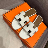 Flat bottomed beach sandals are fashionable casual lightweight and can be worn as a single drag - V.I.P Digital Presence