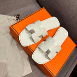 Flat bottomed beach sandals are fashionable casual lightweight and can be worn as a single drag - V.I.P Digital Presence