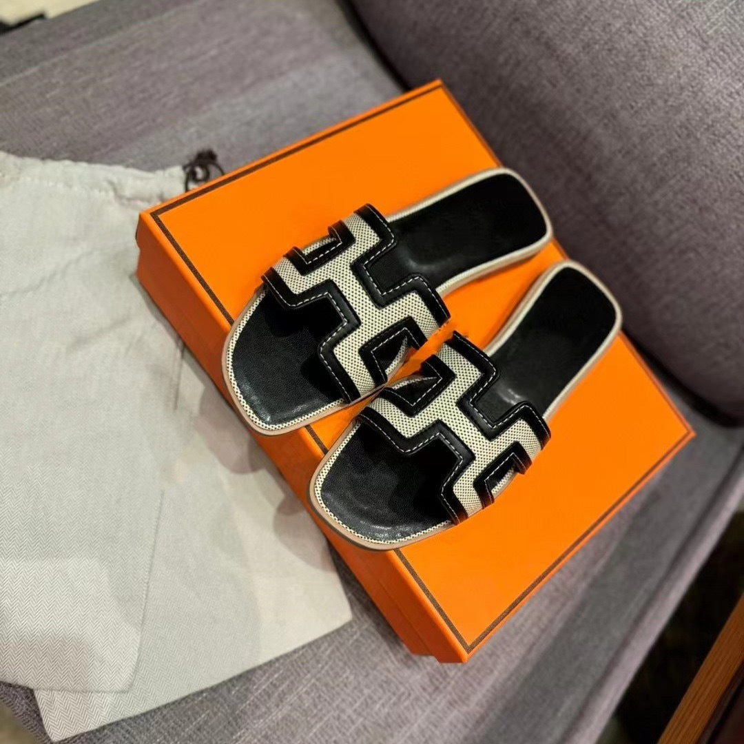 Flat bottomed beach sandals are fashionable casual lightweight and can be worn as a single drag - V.I.P Digital Presence