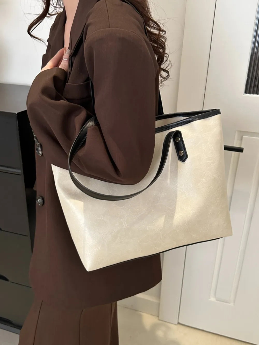 PU Leather Medium Shoulder Bag - V.I.P Digital Presence