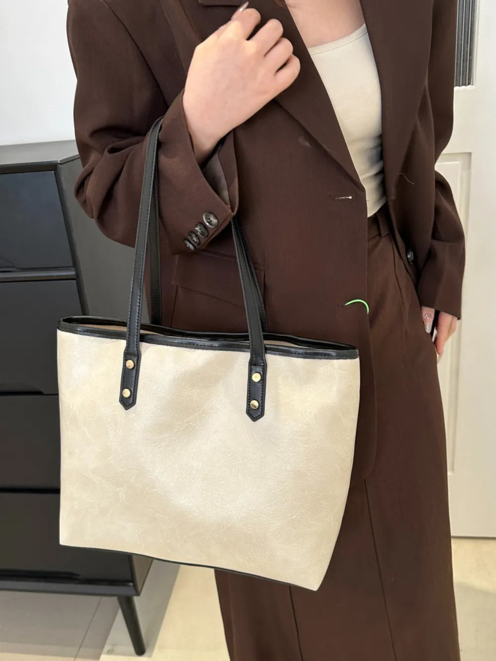 PU Leather Medium Shoulder Bag - V.I.P Digital Presence