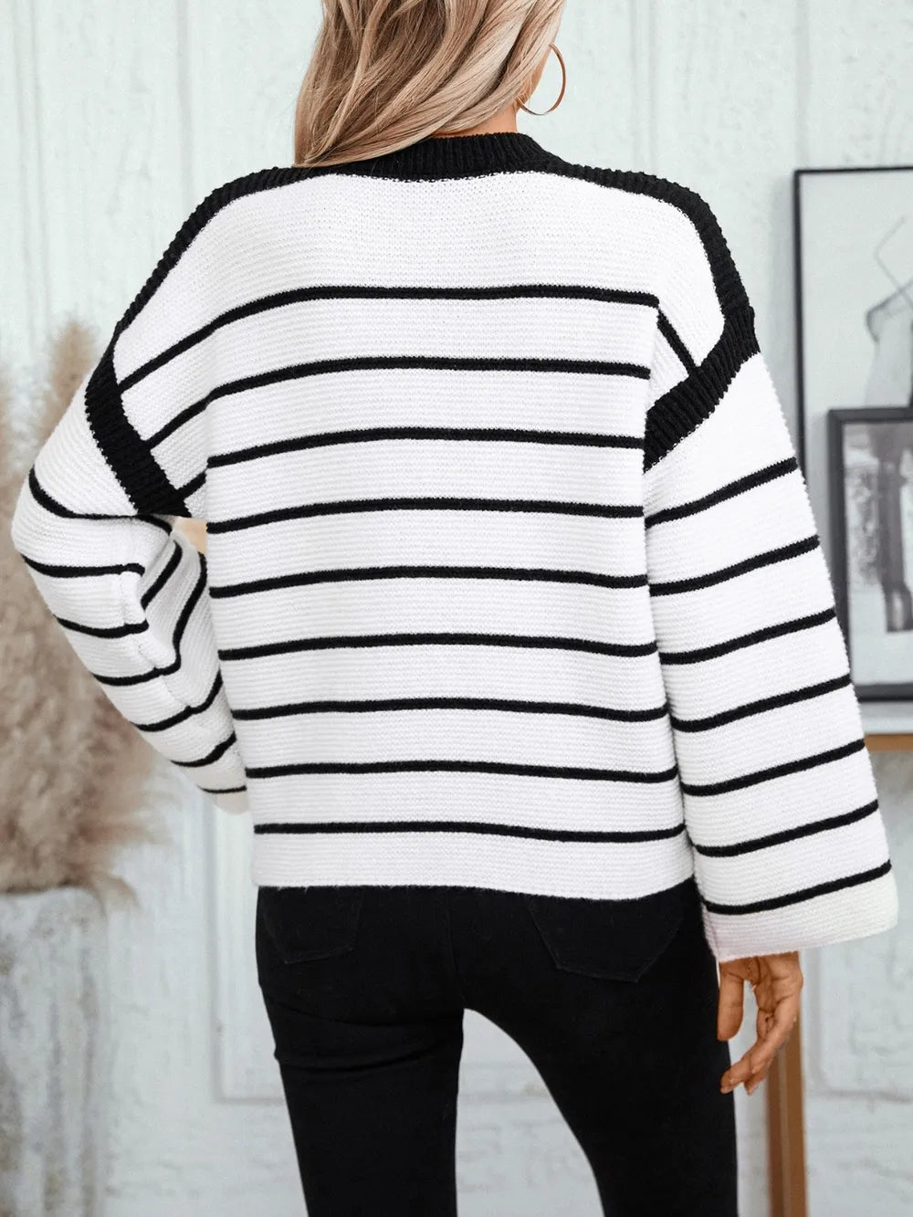 Round neck loose black and white striped pullover long sleeved knitted sweater for women - V.I.P Digital Presence
